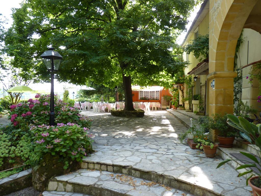 Le Petit Chaperon Rouge Hotell Coux-et-Bigaroque-Mouzens Exteriör bild
